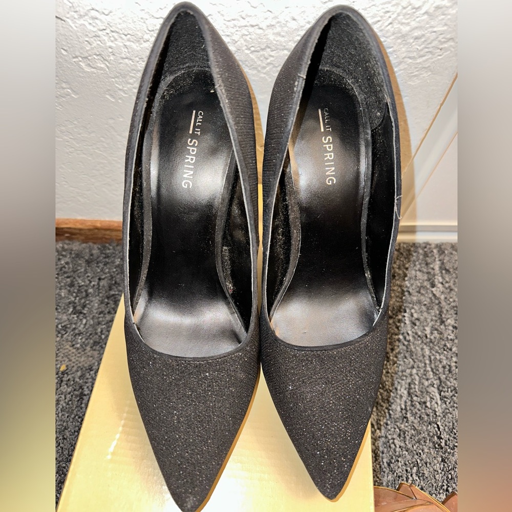 Call it Spring Glitter Pump